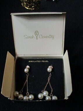 Vintage Sarah Coventry clip on dangle simulated pearl earrings